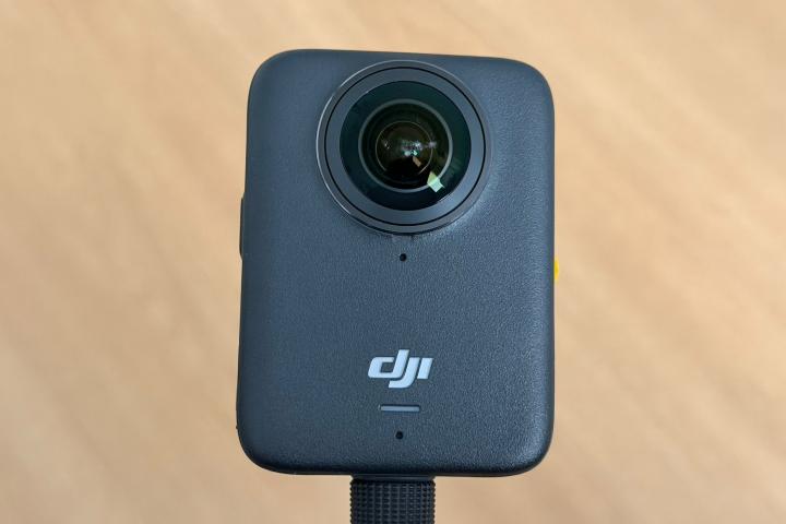 La DJI Osmo 360, muy ligera y capaz de captar una escena de 360º sin ningún problema.