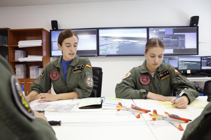 La princesa Leonor recibiendo clases teóricas en la Academia de San Javier