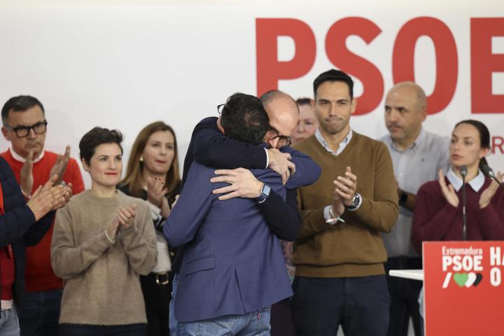 El candidato socialista, Miguel Ángel Gallardo, después de conseguir 18 escaños.