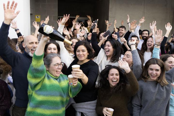 Las personas trabajadoras de Bimba y Lola en Vigo celebrando el segundo premio de la Lotería de Navidad 2025