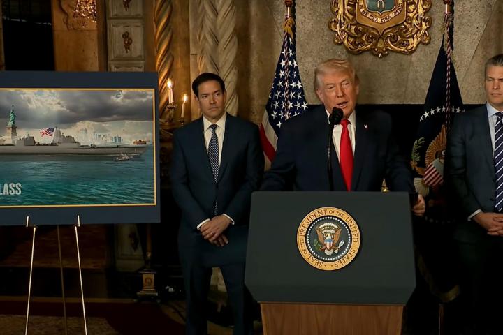 Donald Trump, durante un anuncio junto al secretario de Estado, Marco Rubio, y el secretario de Guerra, Peter Hegseth