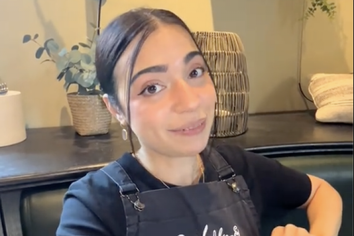 Camarera española que trabaja en Noruega explica su salario y gastos mensuales en un vídeo de TikTok.