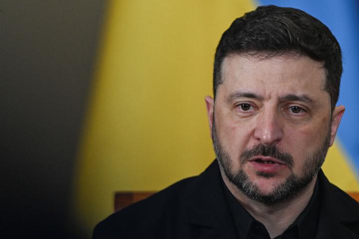 Primer plano de Volodimir Zelenski durante una comparecencia en Polonia