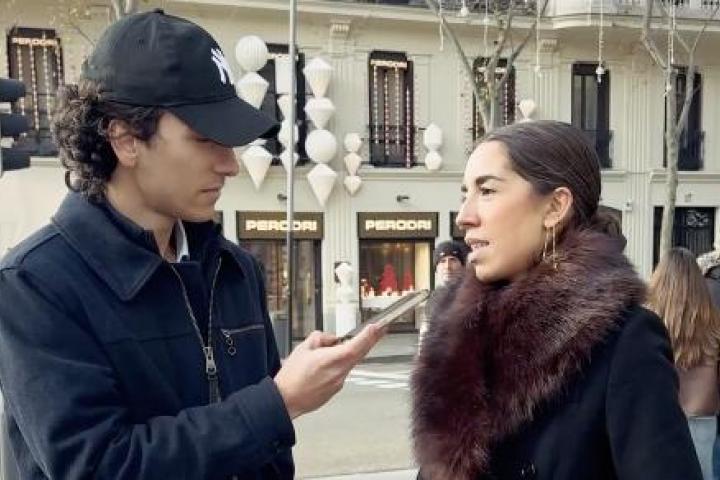 Entrevista callejera en Madrid a una abogada que explica su sueldo y su experiencia laboral en un despacho.