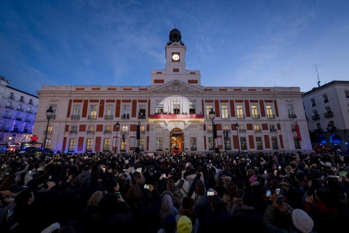 Foto de archivo de la Puerta del Sol hace unos días por Navidad.