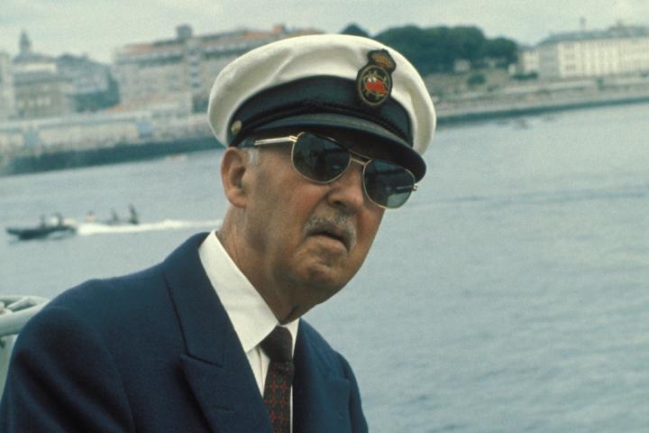 Foto de archivo del dictador Francisco Franco, en un barco.