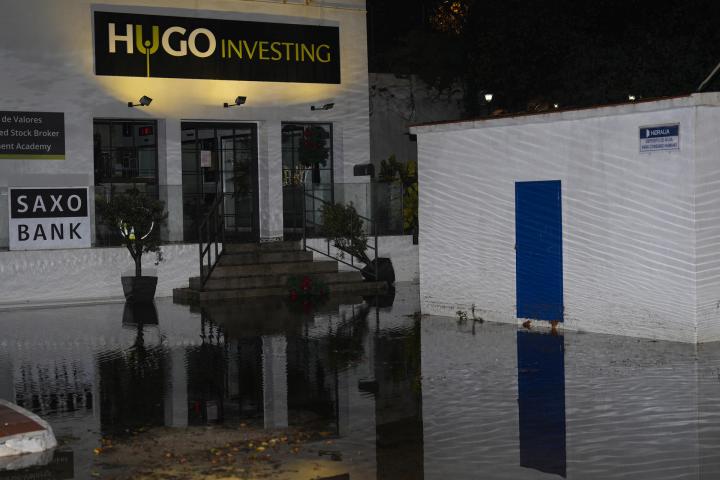 Zona inundada en el Bulevar PrÍncipe de Hohemlohe, en Marbella