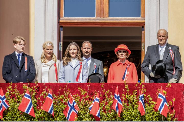 Harald y Sonia de Noruega, Haakon y Mette-Marit de Noruega, Ingrid Alexandra y Sverre Magnus de Noruega en el Día Nacional 2022