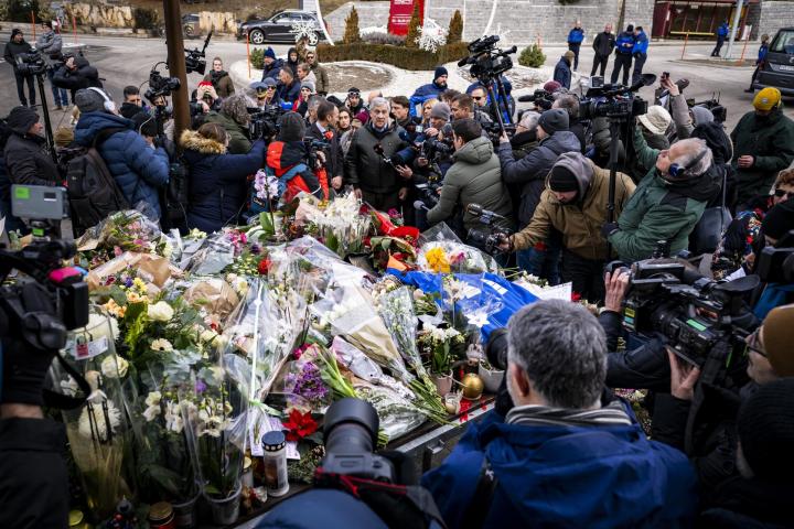 Antonio Tajani, ministro de Exteriores de Italia, en el homenaje a las víctimas de Crans-Montana este viernes.