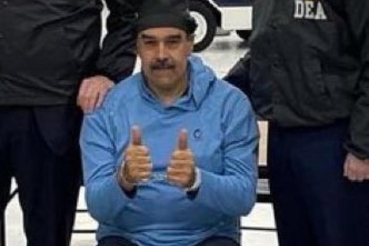 Maduro con el pulgar hacia arriba