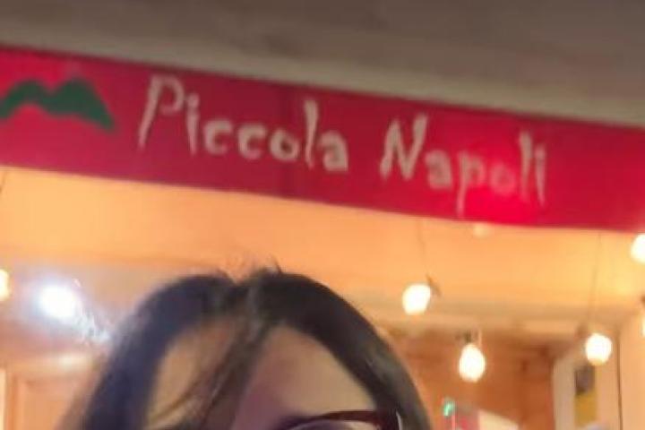 Cartel pizzería Piccola Napoli