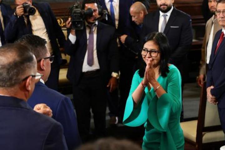 Delcy Rodríguez jura como presidenta del Parlamento venezolano este lunes.