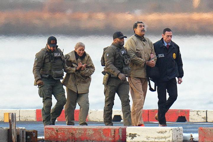 Nicolás Maduro y su mujer, Cilia Flores, detenidos por agentes de EEUU a su llegada al país