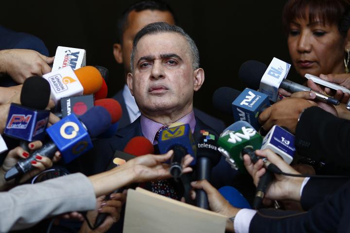 El Fiscal General de Venezuela, Tarek William Saab, realiza anuncios ante el Tribunal Supremo de Justicia el 29 de enero de 2019 en Caracas, Venezuela. (Foto de Marco Bello/Getty Images)