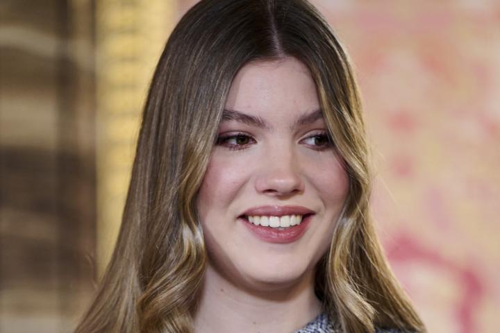 La infanta Sofía en la entrega del Toisón de Oro a la reina Sofía en el Palacio Real