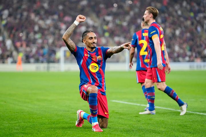 Raphinha celebra uno de sus goles al Athletic de Bilbao