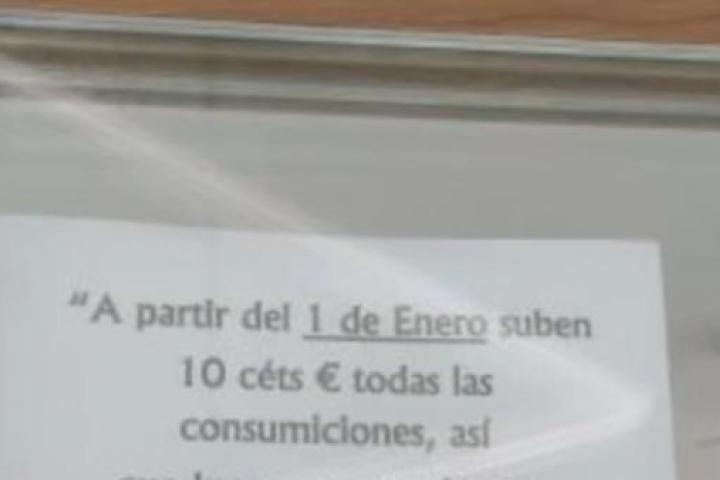 El cartel colgado por el dueño de un bar.