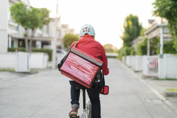Repratidor trabajando