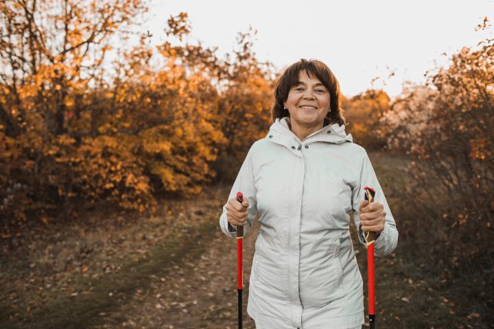 Una mujer caminando, en una imagen de archivo.