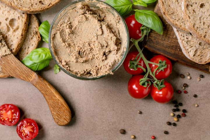 Pan, tomate, entre otros alimentos.