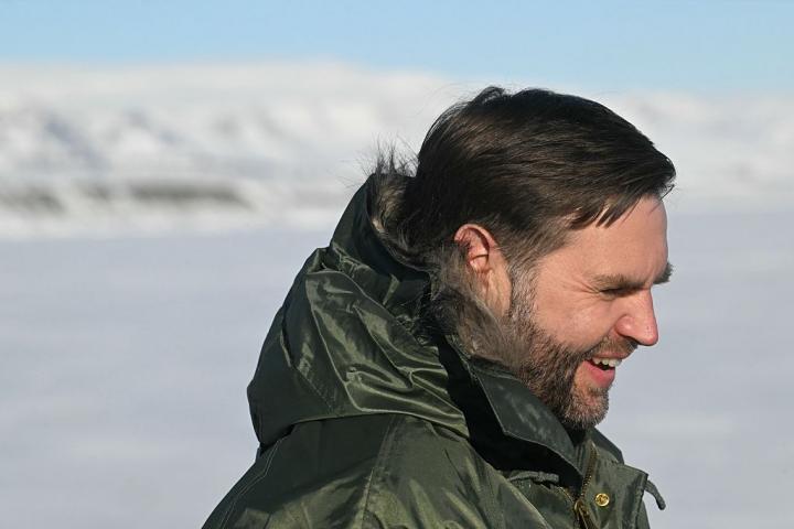 El vicepresidente de EEUU, J. D. Vance, durante su visita a la base estadounidense de Pituffik, en Groenlandia