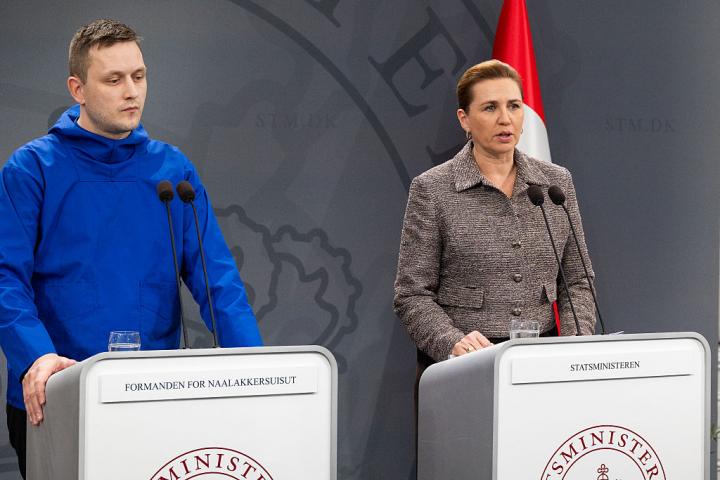 Jens-Frederik Nielsen y Mette Frederiksen, en su comparecencia conjunta este martes 13 de enero