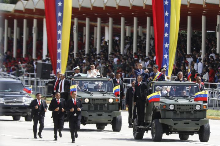 Nicolás Maduro, entonces presidente de Venezuela, y su esposa, Cilia Flores, participan en un desfile militar para conmemorar el Día de la Independencia en Caracas, el 5 de julio de 2024.