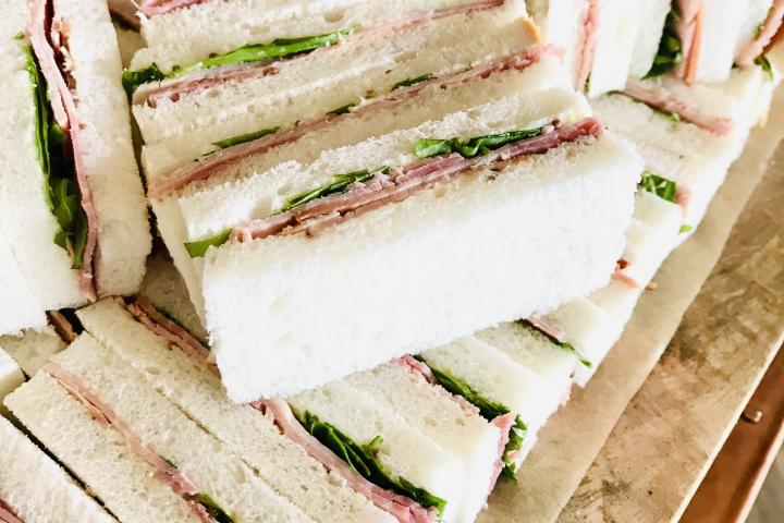 Imagen de archivo de unos sándwiches.