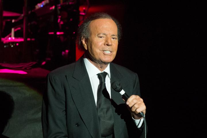 Julio Iglesias.