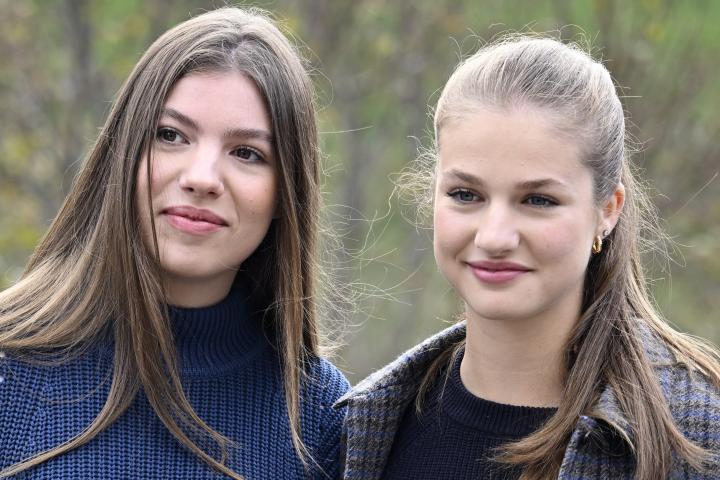 La princesa Leonor y la infanta Sofía en la localidad asturiana de Sotres