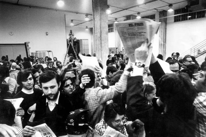 Salida de los talleres del primer número de EL PAÍS.