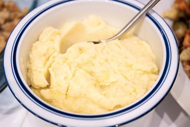 Un plato de puré de patatas