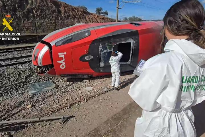 Captura de vídeo del lugar del accidente de trenes cerca de Adamuz (Córdoba) este lunes.