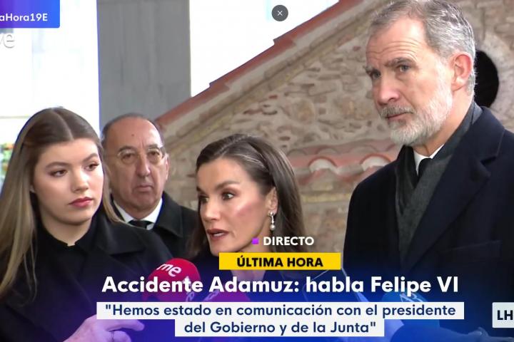Letizia y Felipe VI muestran su preocupación por las víctimas del accidente de tren de Adamuz desde Atenas, donde se celebra el funeral por la princesa Irene.