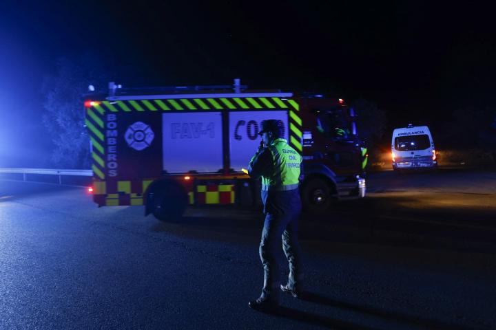 Llegada de efectivos de emergencias al lugar del accidente de tren ocurrido en Adamuz (Córdoba), en la tarde del 18 de enero de 2026.