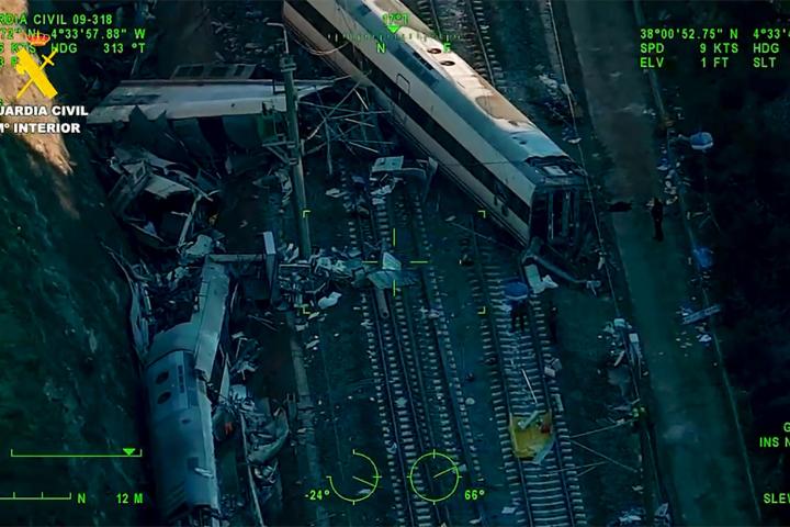 Vista aérea del accidente de trenes cerca de Adamuz (Córdoba) este lunes
