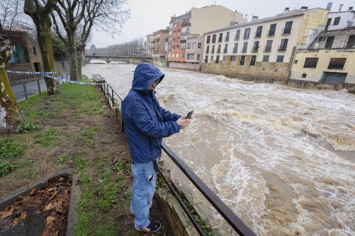 Vista del rio Daro a su paso por la Bisbal d'Empordà