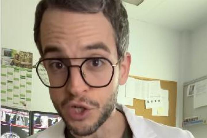 El doctor José Manuel Felices, en su vídeo sobre las donaciones de sangre tras el accidente de tren de Adamuz.