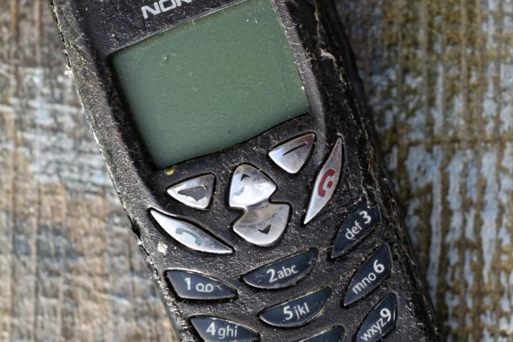 movil-nokia-antiguo-albaniles-empotrado