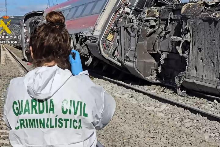 Captura de vídeo del lugar del accidente de trenes cerca de Adamuz (Córdoba) este lunes