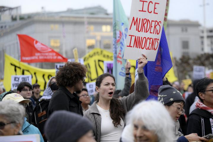 Manifestantes contra el ICE y contra Donald Trump, en una concentración en San Francisco (California), el 20 de enero de 2026.