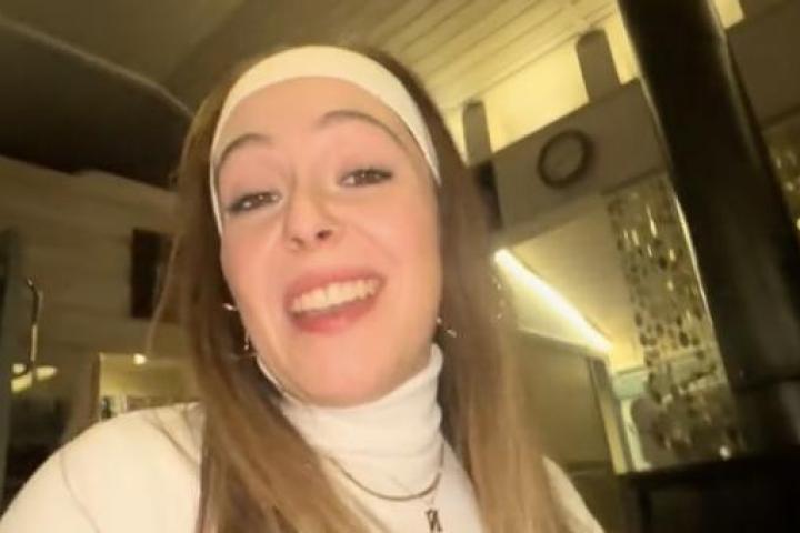 Nerea Bartolomé en su cabaña de Finlandia.