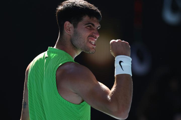 El tenista Carlos Alcaraz en el partido del Open de Australia ante Yannick Hanfmann.