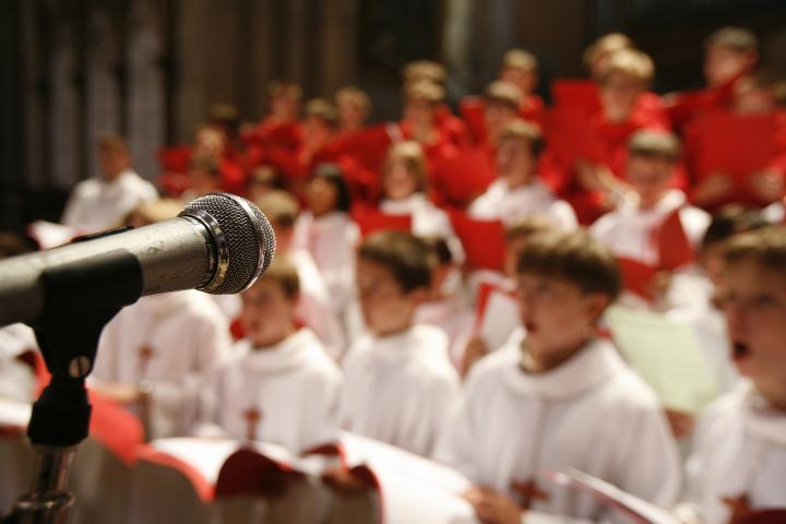 Cantantes en una misa, en una imagen de archivo