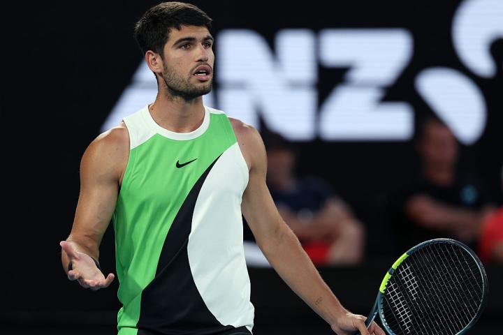 Carlos Alcaraz, durante el partido contra Alex de Minaur en el Open de Australia