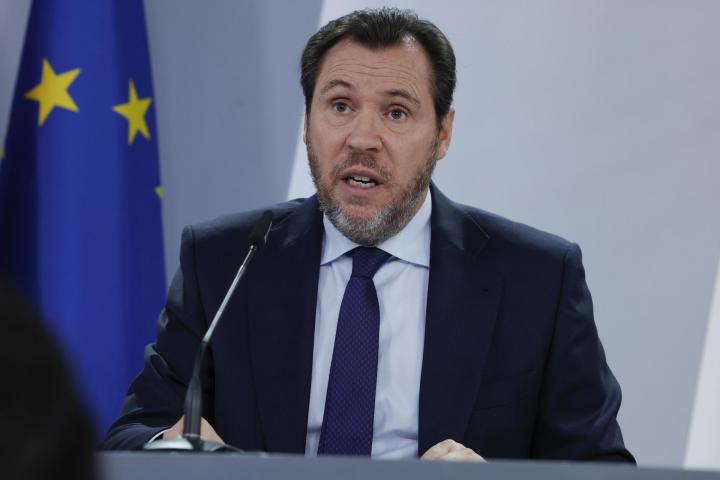 El ministro de Transportes y Movilidad Sostenible Óscar Puente, durante la rueda de prensa ofrecida tras el Consejo de Ministros, este martes.
