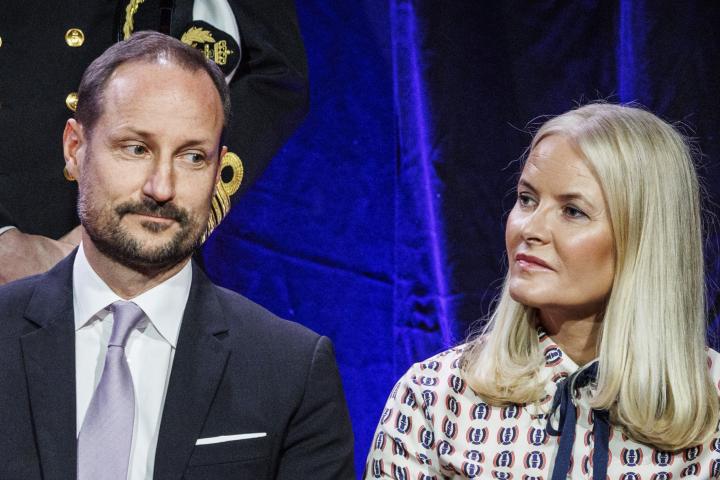 Haakon y Mette-Marit de Noruega en el Save the Children Peace Prize
