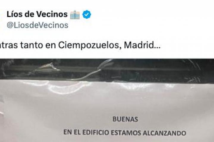 El cartel colgado en una comunidad de vecinos de Madrid.