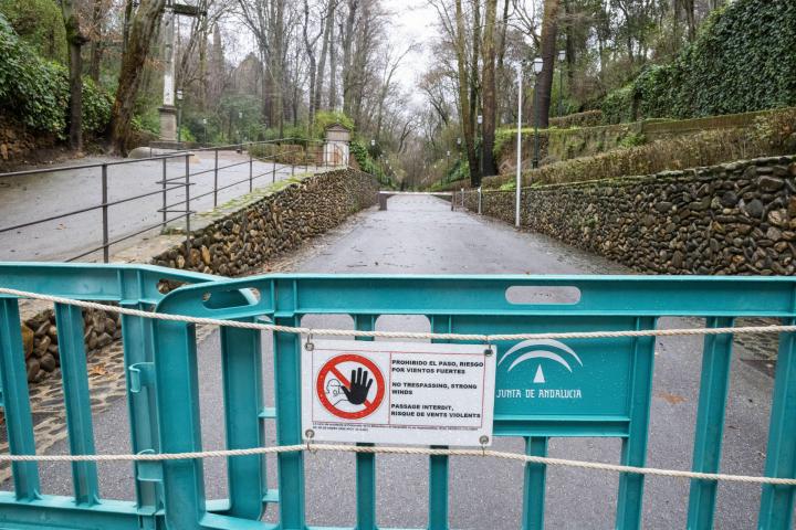 El paso de la borrasca Kristin ha afectado a La Alhambra de Granada.