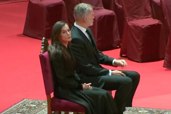 Felipe VI y Letizia en el funeral por las víctimas de Adamuz.